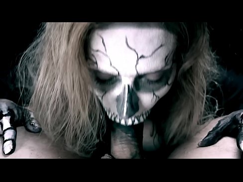 ❤️ Demon djevojka siše kurac svojim crnim ustima i guta spermu. ❤❌ Analni video kod nas